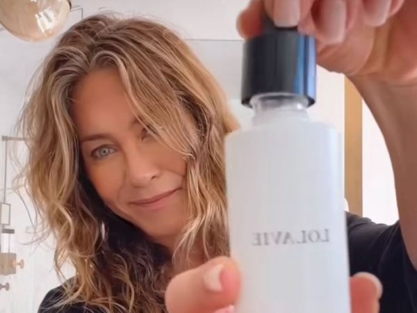 beasts doing jennifer aniston