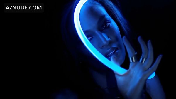 joan smalls lips