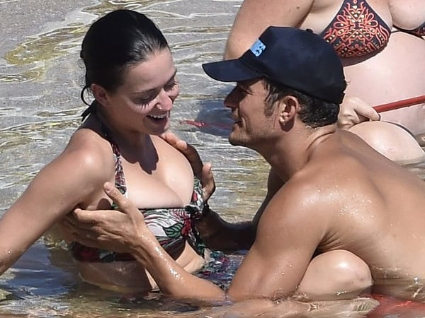 show katy perry cleavage
