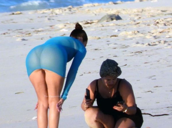 khloe kardashian on the beach