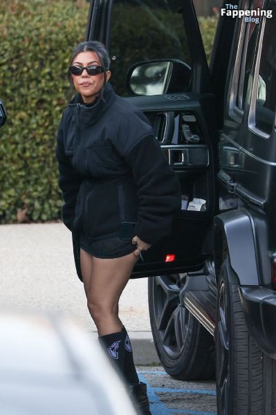 kourtney kardashian beach bum