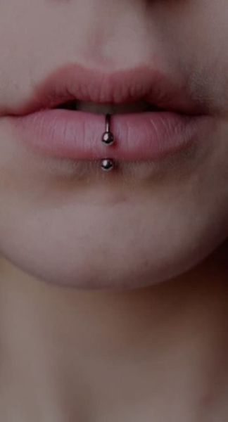 tragus piercing