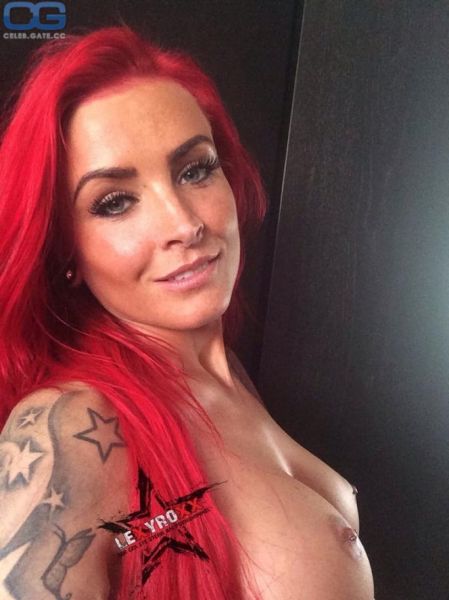 lara roxx nude