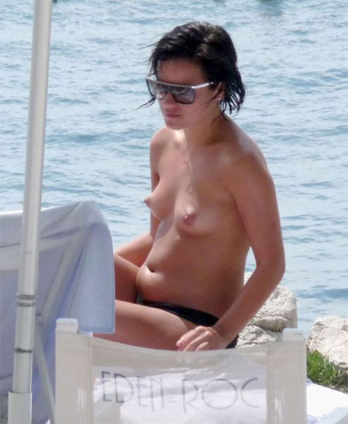 lily allen crotch grab