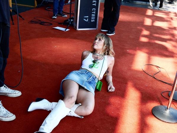 miley cyrus gif