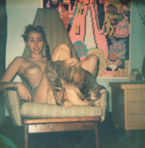 bed miley cyrus instagram
