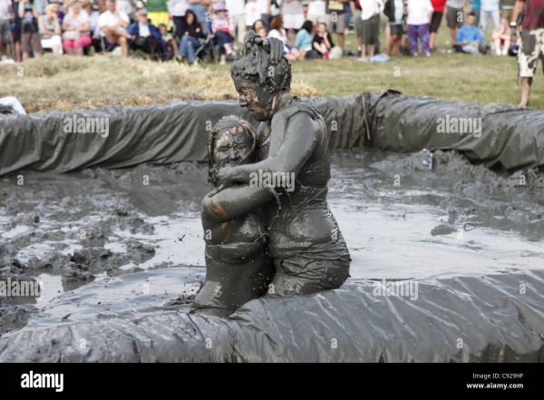 lahore mud wrestling