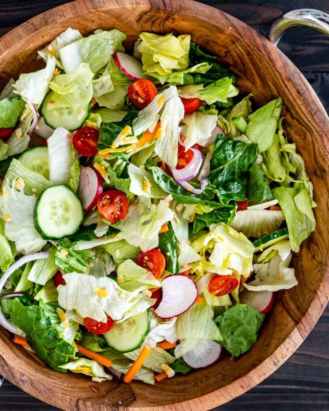 dude getting salad tossed