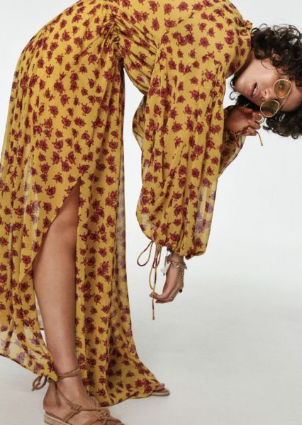 nadia khar sheer