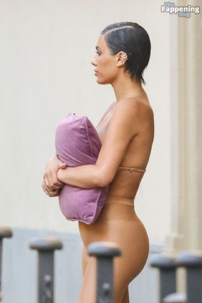 girlfriend spreading nude