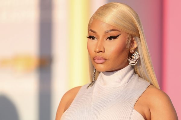 nicki minaj pink friday album cover
