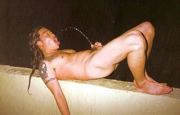 nude selfie jerking