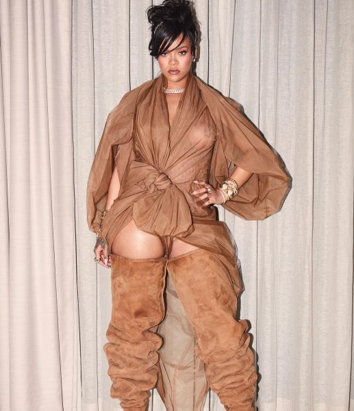 rihanna taped mouth