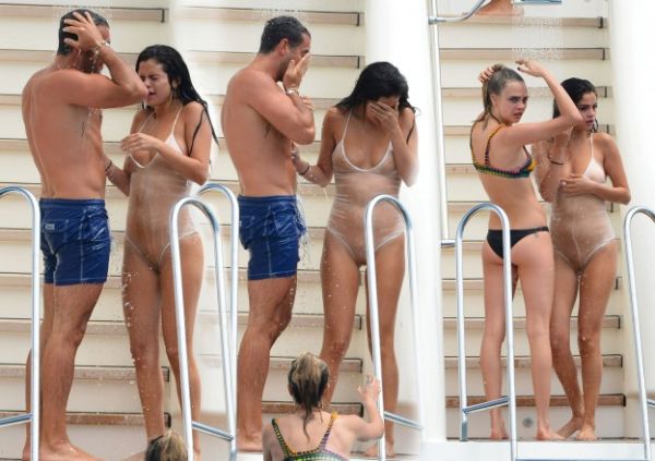 selena gomez hot room