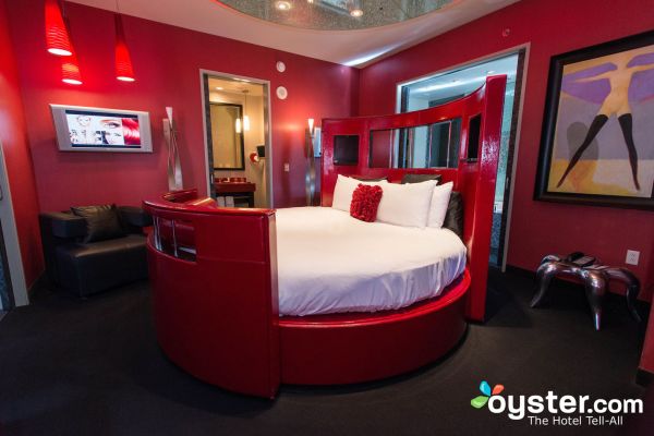 hot girlfriend hotel