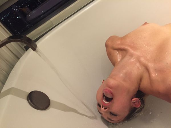 miley cyrus bath