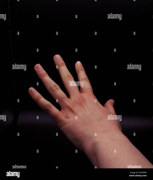 hands spread two middle fingers crossed