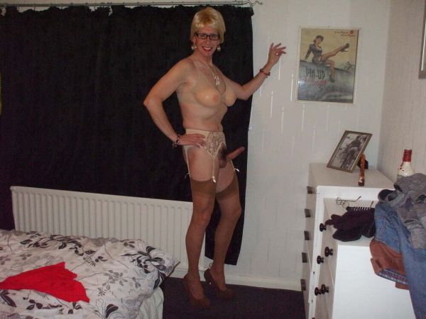 blonde clit