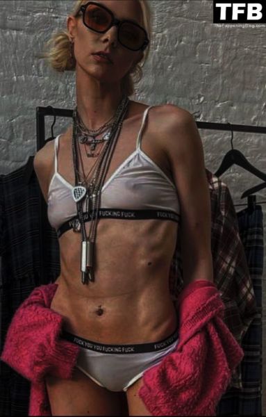 taylor momsen nmnude cross