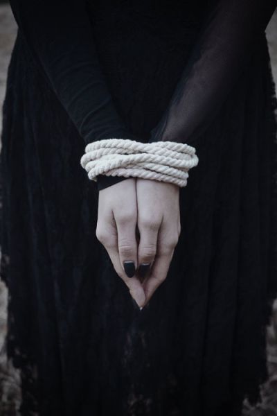macrame knots logo