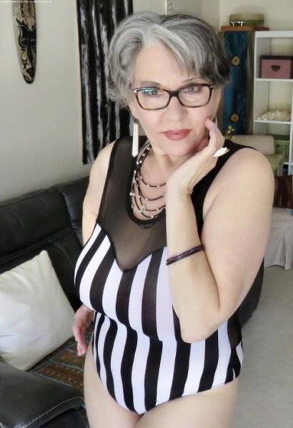 mature bbw cleavage