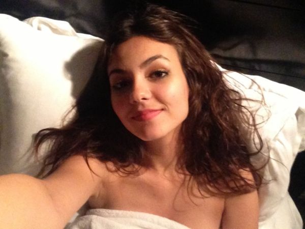 victoria justice recent feet