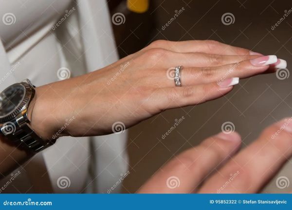 dreaming not wearing your wedding ring